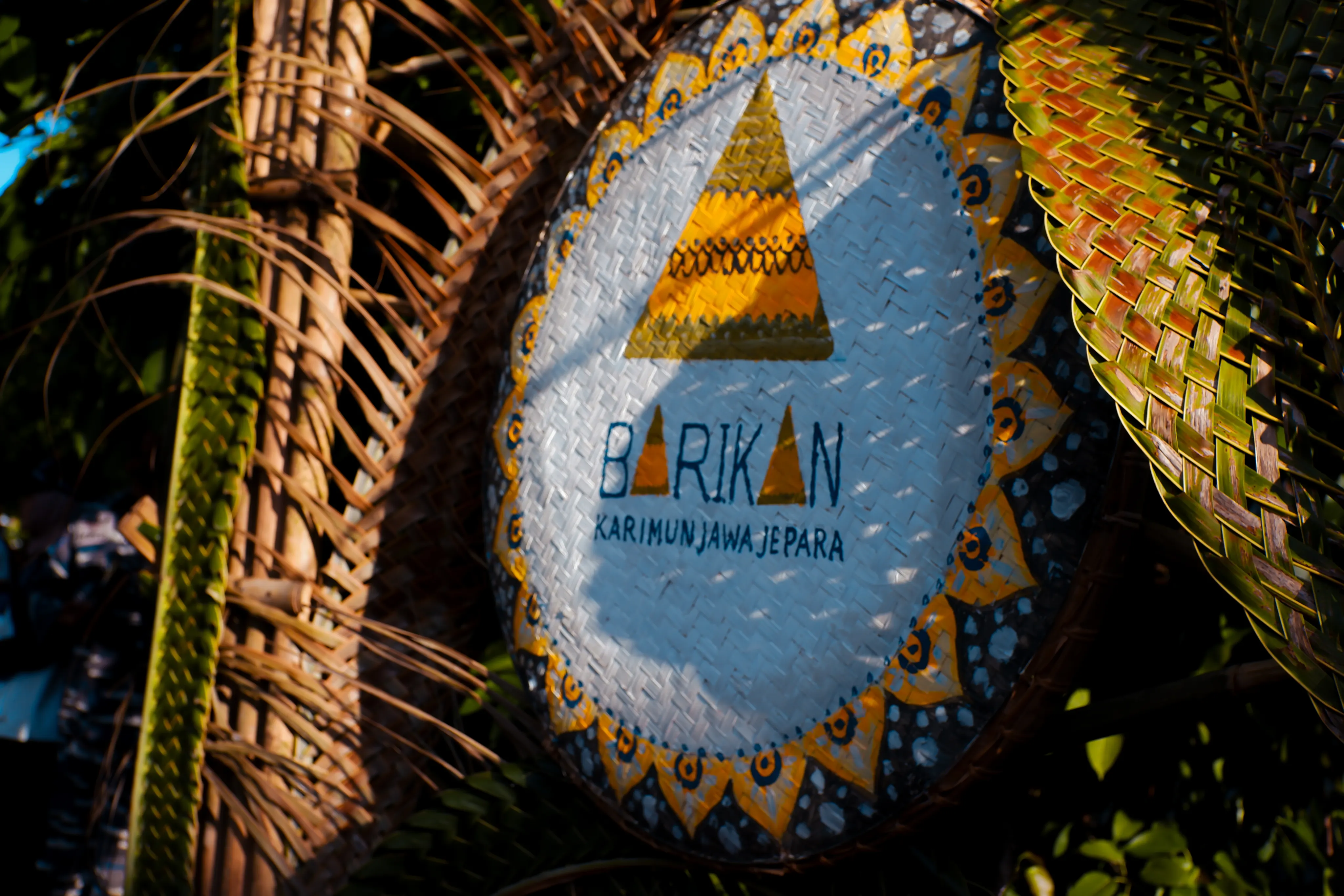 Perahu nelayan di dermaga Kemujan